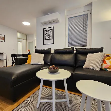 Martin In The Center Apartment